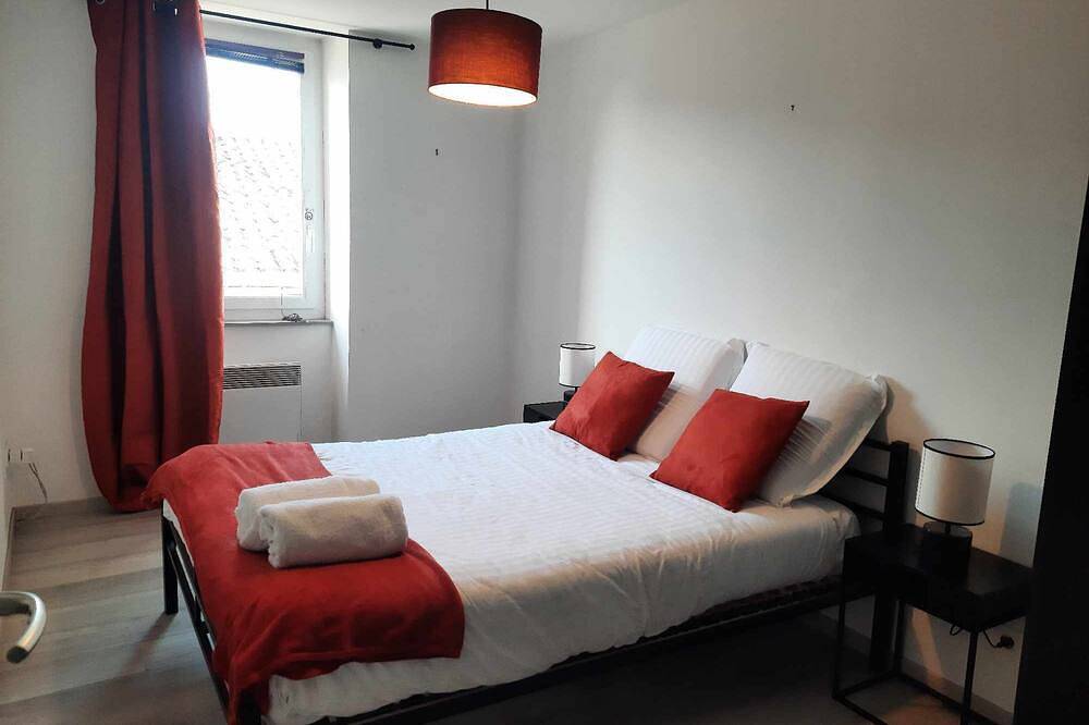 Entire apartment, T2 Mezzanine Historic Center in Saint-Paul-Trois-Châteaux, Nyons region