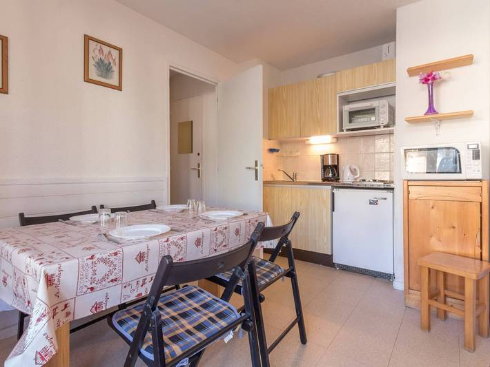 Entire apartment, Cozy Mountain Apartment for 5 in Montgenèvre - Ski Locker & Parking Included in Montgenèvre, Briançon region