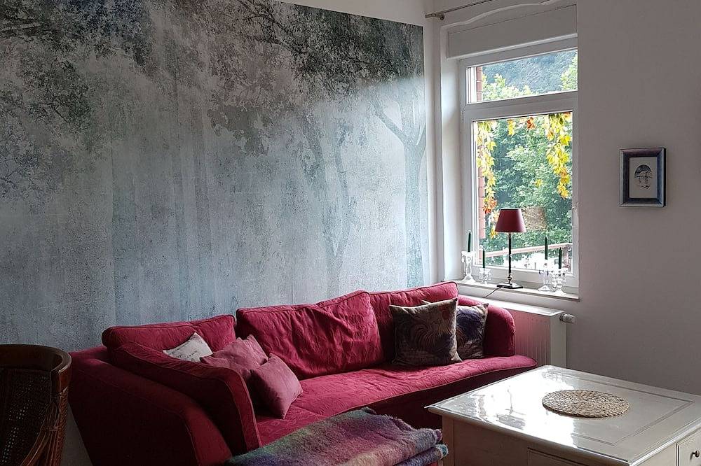 Ganze Wohnung, Nice apartment with balcony directly on the Rhine; centrally located in Kamp-Bornhofen, Mittelrhein