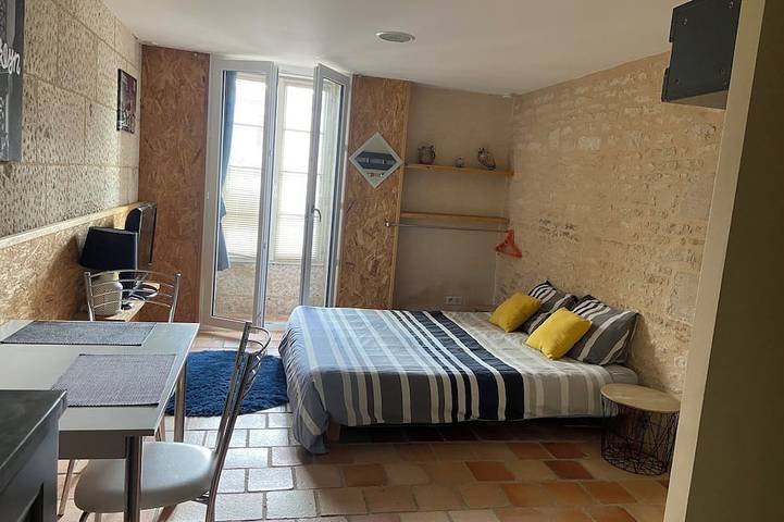Gîte pour 2 personnes, avec jacuzzi et piscine à Benet - 2