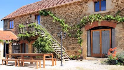 Chambre d’hôte pour 2 personnes, avec piscine et jardin, animaux acceptés à Saint-Amand-de-Coly