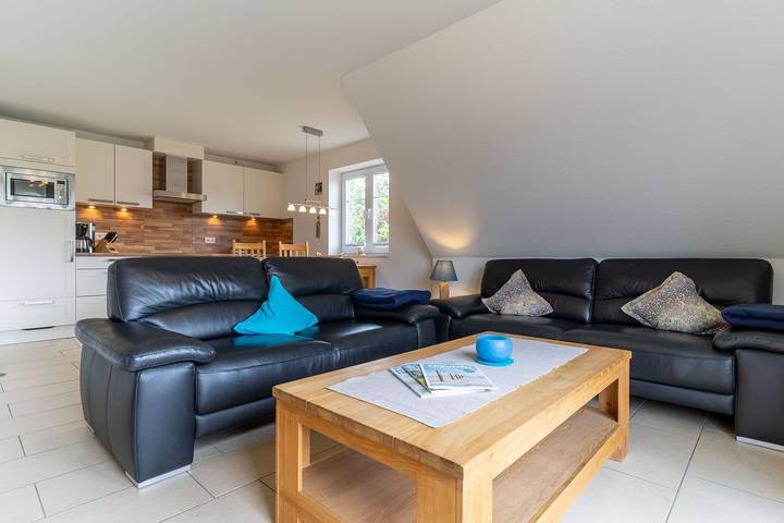 Ganze Wohnung, Schöne 3- Zimmerwohnung im 1. Obergeschoss mit Terrasse und E-Ladestation in St. Peter-Bad, St. Peter-Ording