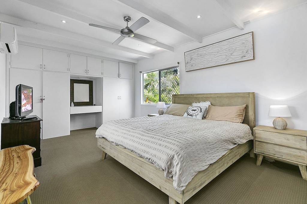 Holiday Home for 12 People in Sunshine Coast