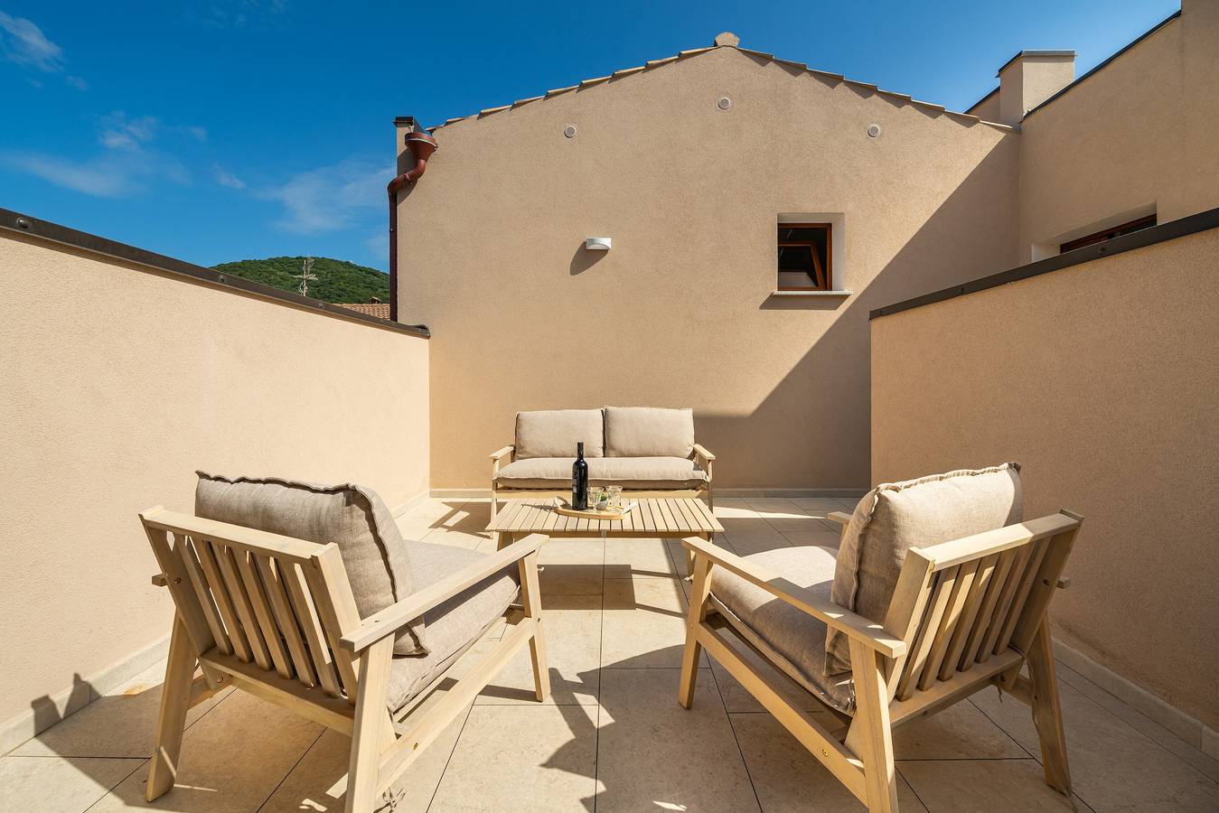 Apartamento entero, Elegancia luminosa y diseño contemporáneo en Teulada in Teulada (Italia), Provincia de Cagliari