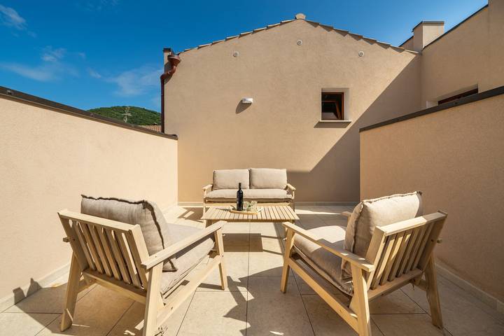Apartamento entero, Elegancia luminosa y diseño contemporáneo en Teulada in Teulada (Italia), Provincia de Cagliari