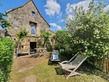 Gîte pour 2 personnes, avec jardin, animaux acceptés dans Chateau Medieval de Castelnaud la Chapelle