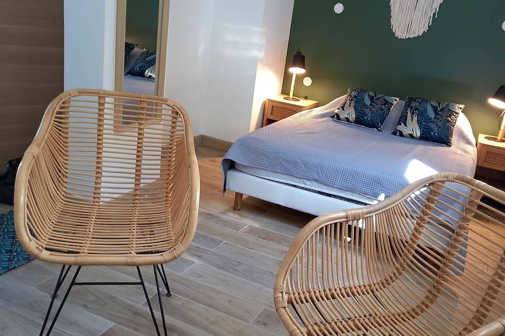 Chambre pour 2 ou 3 personnes avec salle d'eau et Climatisation in Tuchan, Côte méditerranéenne (France)