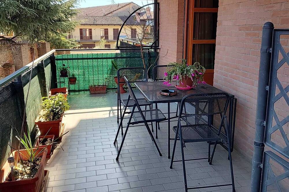 Ganze Wohnung, Spazioso Bilocale con Ampio Terrazzo, in Zona Tranquilla Vicino al Centro in Bra, Langhe
