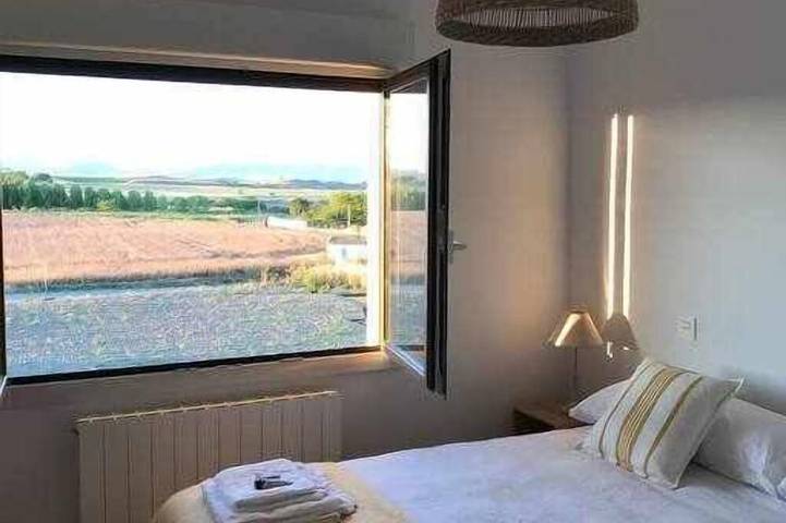 Ein Haus mit Garten und schöner Aussicht in La Rioja in Herramélluri, La Rioja Provinz