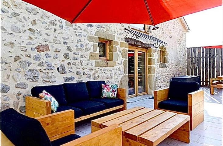 Location de vacances pour 8 personnes, avec Terrasse ainsi que Jardin et Vue à Noyers-sur-Jabron