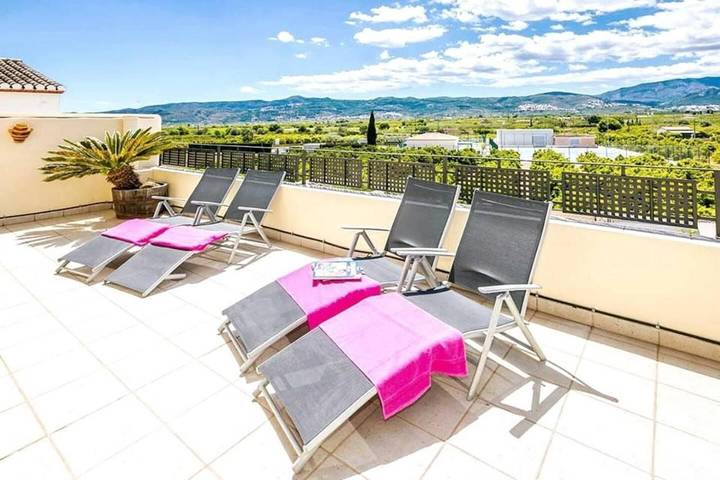 Casa rural para 12 personas, con Balcón y Terraza además de Jardín y Piscina en Benimeli