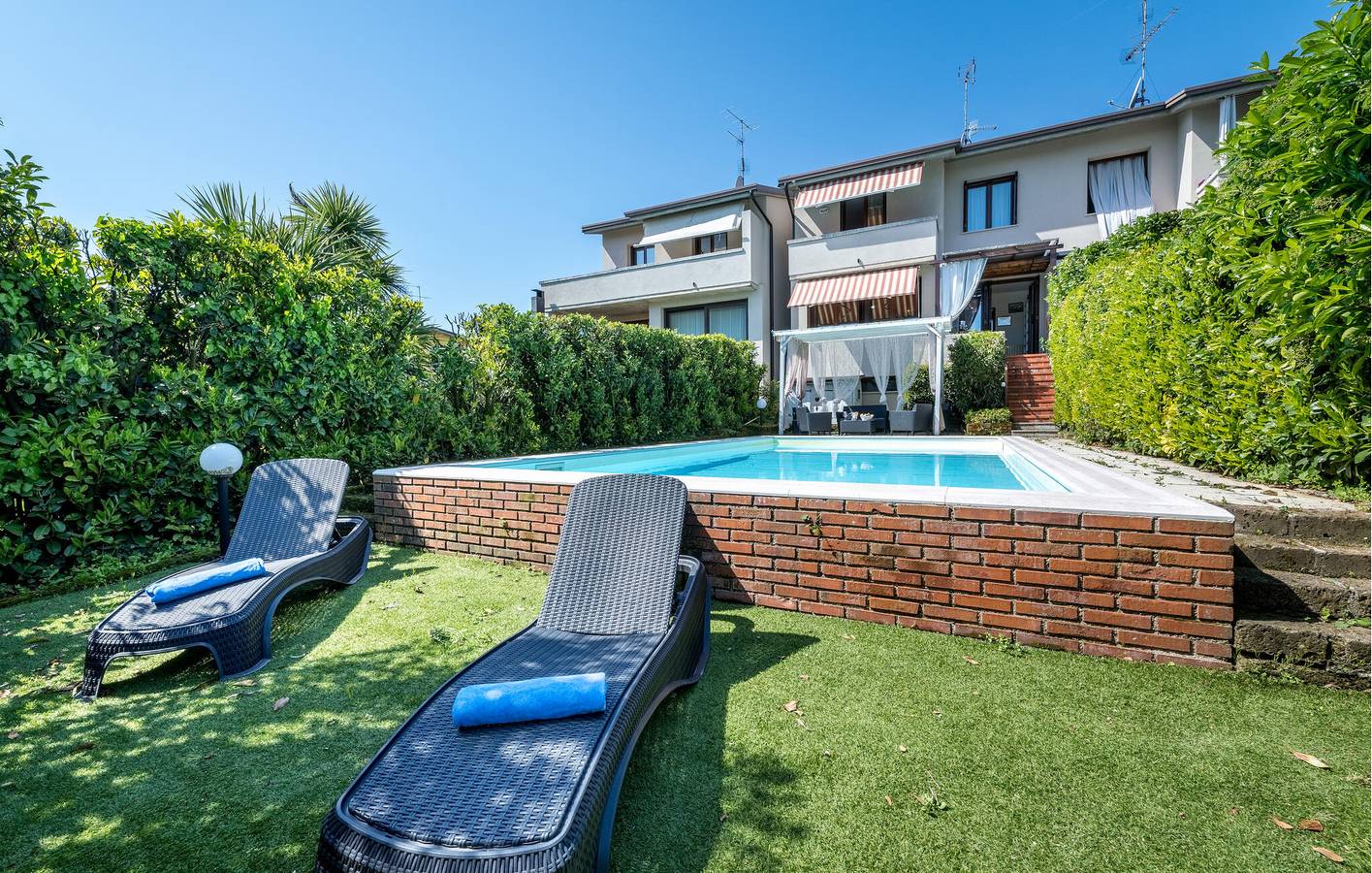 140qm Miete mit Gefrierschrank, Pool, Parkplatz & Internet, nahe Gardasee in Rivoltella del Garda, Desenzano del Garda
