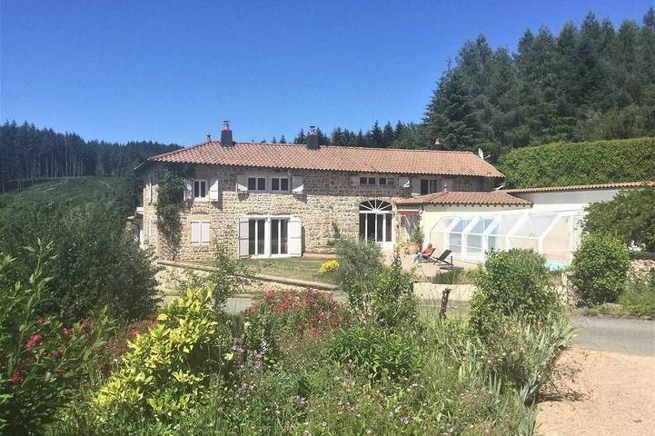 Location de vacances pour 12 personnes, avec jardin et piscine à Saint-Igny-de-Vers