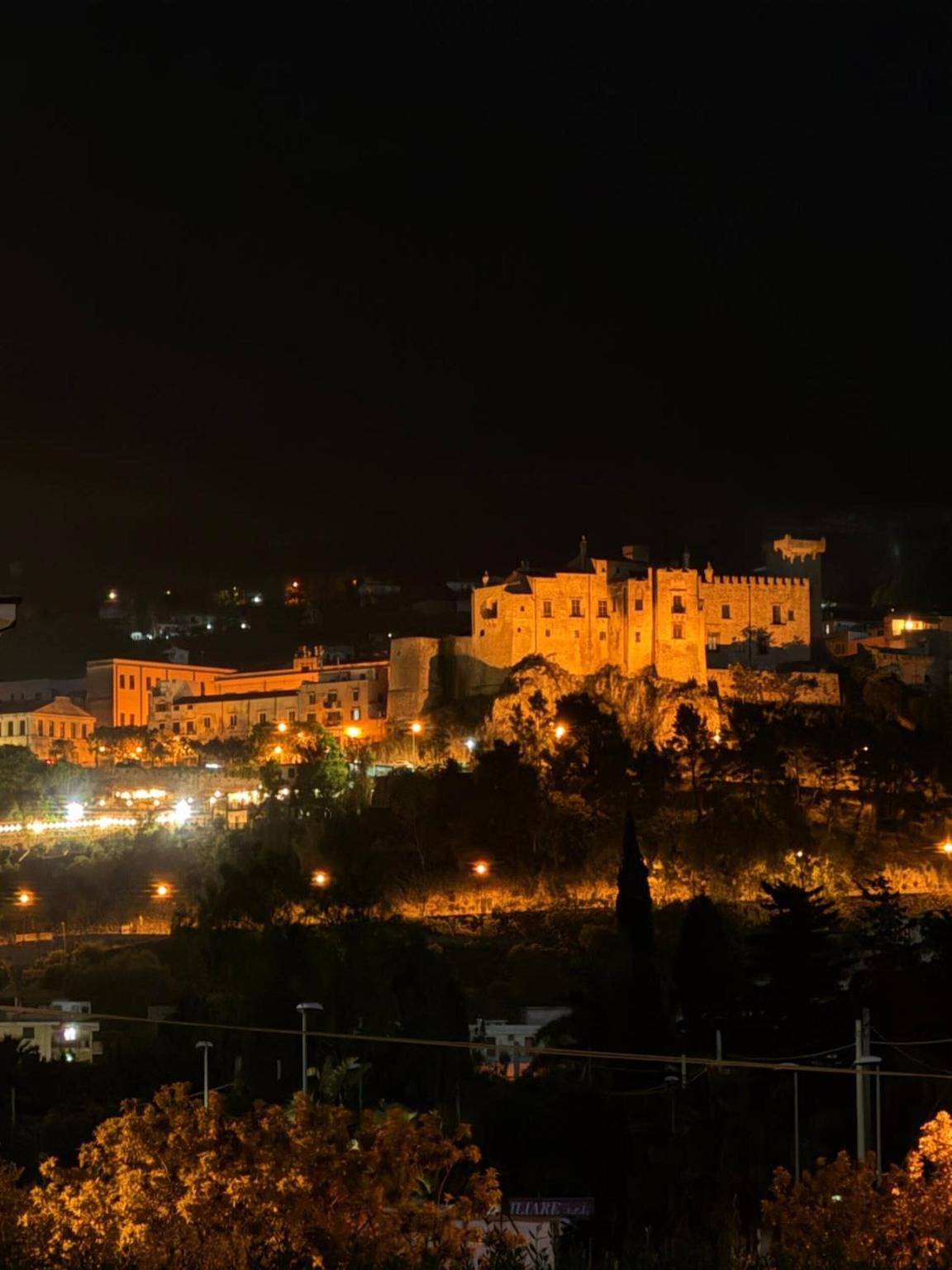 Appartement entier, Maison de vacances « Sant Anna 45 » avec vue mer, Wi-Fi et climatisation in Carini, Province de Palerme