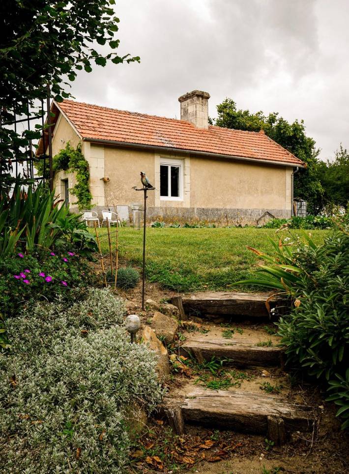 Gîte pour 2 personnes, avec terrasse ainsi que jardin et jacuzzi à Saint-Genest-d'Ambière