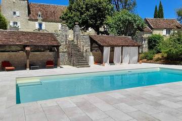 Gîte pour 4 personnes, avec jardin ainsi que terrasse et piscine, animaux acceptés à Reilhaguet