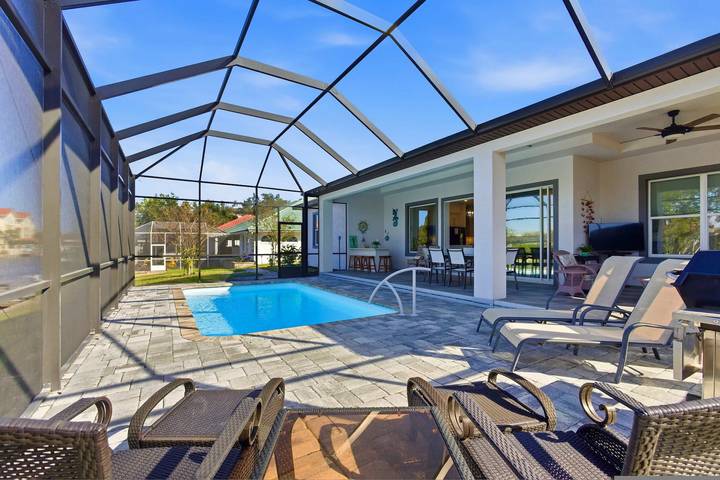 Vacation rental for 8 people, with yard and balcony, kid friendly in Palm Coast