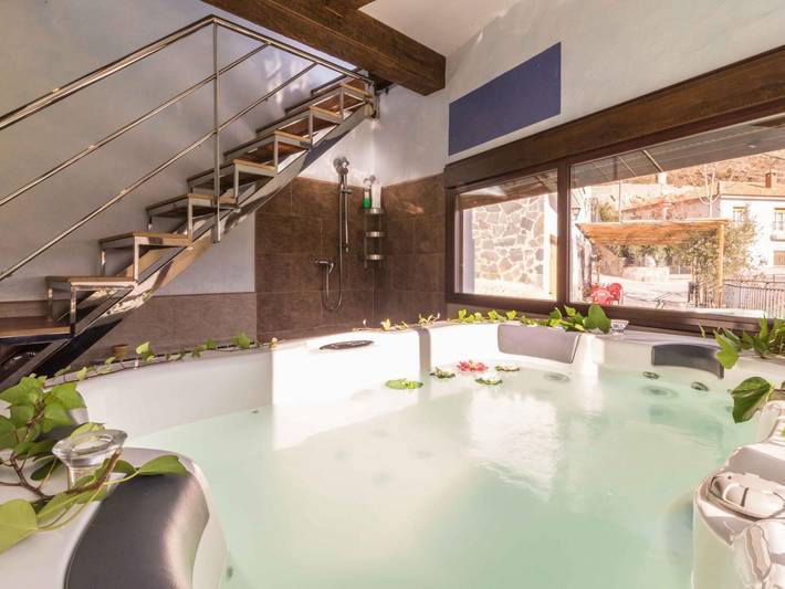Chalet para 2 personas, con Jacuzzi y Terraza además de Jardín y Piscina en Provincia de Almería