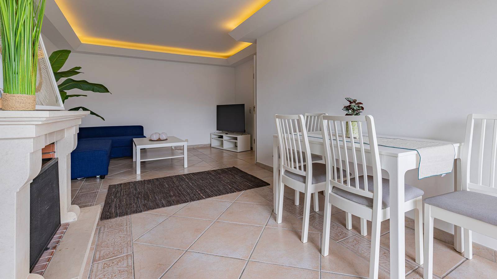 Ganze Wohnung, Ferienwohnung für 4 Personen mit Balkon in Charneca de Caparica e Sobreda, Halbinsel von Setúbal