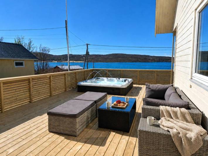 Ferienhaus für 8 Personen, mit Balkon und Whirlpool sowie Terrasse und Garten in Lyngen - 2