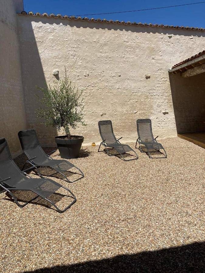 Location de vacances pour 8 personnes, avec Terrasse et Jardin à Paillé - 2