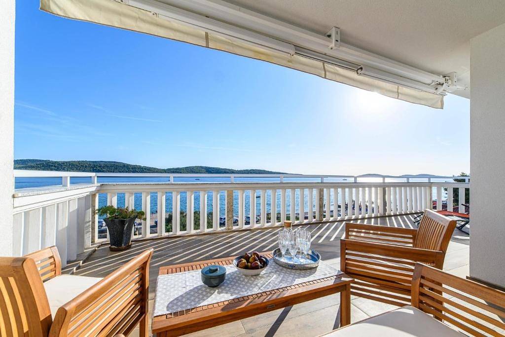 Ganze Wohnung, 2-Zimmer-Ferienwohnung am Strand Zablace, Sibenik A-25436-d in Sibenik, Šibenik-Knin