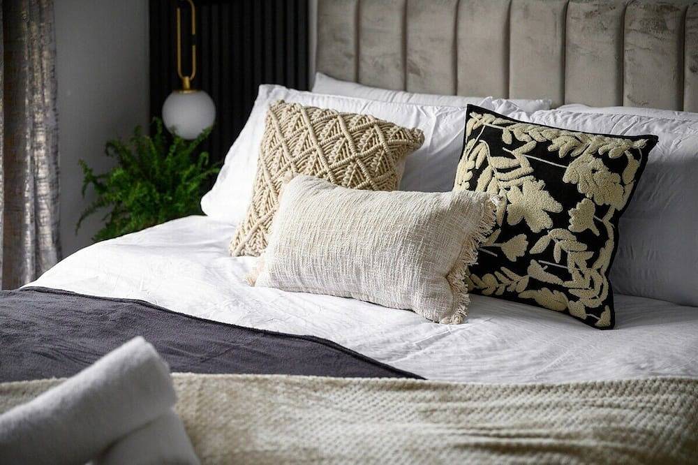 The Gallery House - Modern 2Br Stay - Sleeps 5 in Bolton, Greater Manchester