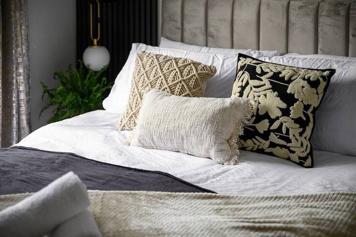 The Gallery House - Modern 2Br Stay - Sleeps 5 in Bolton, Grand Manchester