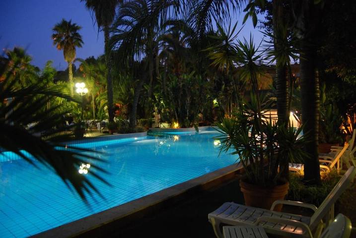 B&b per 2 persone, con Balcone e Terrazza nonché Giardino e Piscina a San Giovanni La Punta