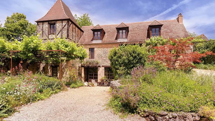 Gîte pour 20 personnes, avec piscine et jardin, animaux acceptés à Les Eyzies-de-Tayac-Sireuil