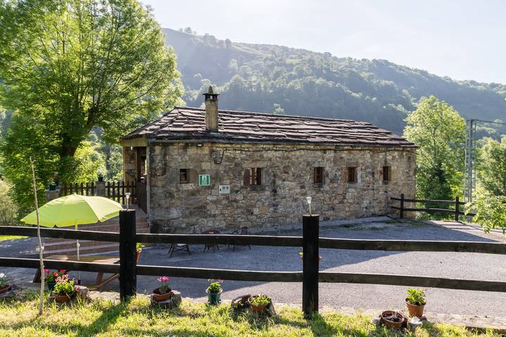 Casa de vacaciones para 7 personas, con Balcón y Jardín en Soba