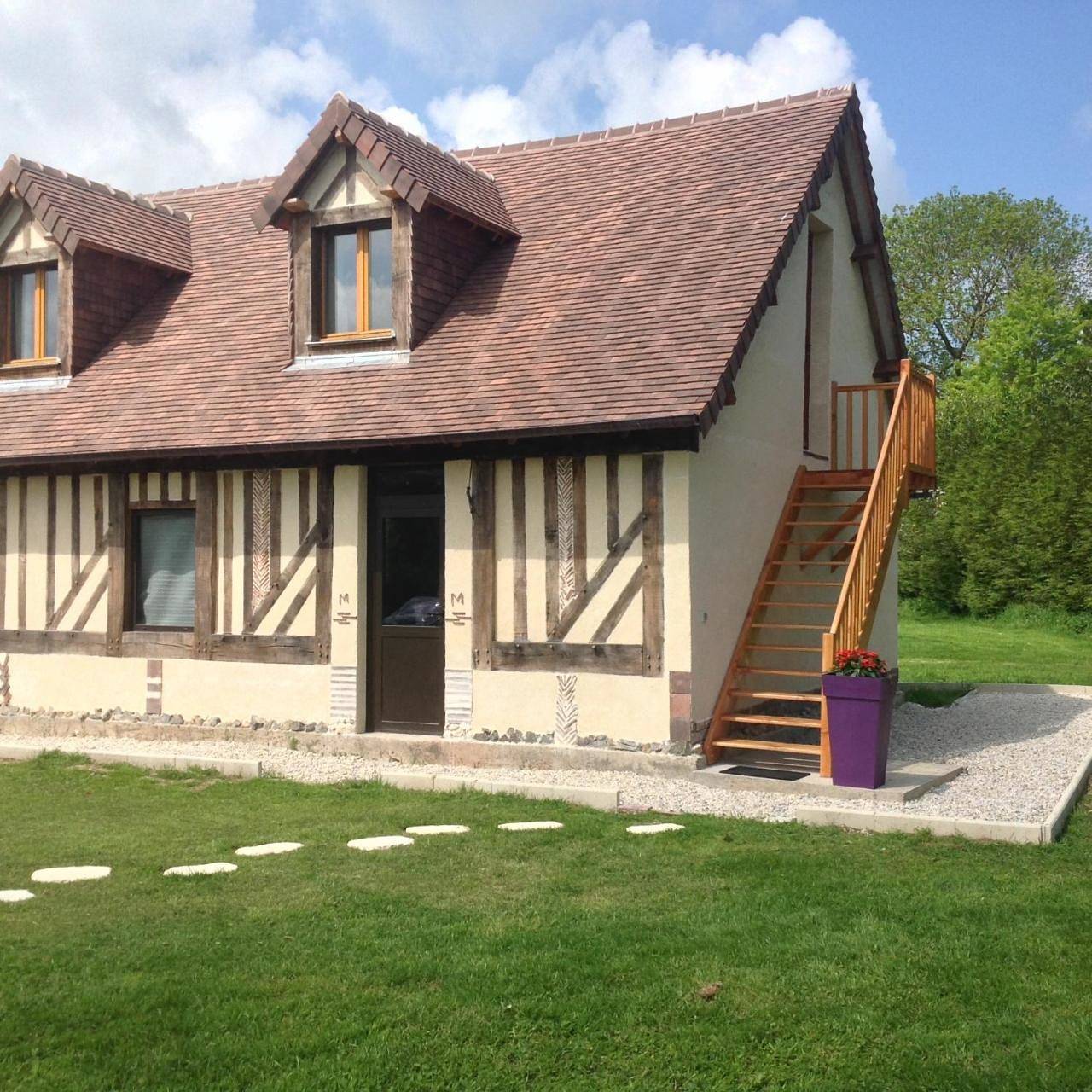 Suite with Garden View in Sainte-Famille-en-Auge, Région de Lisieux