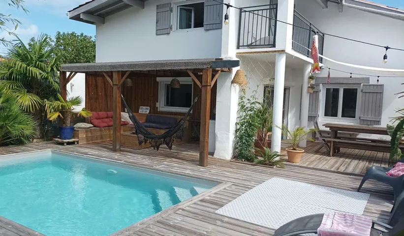 Chalet para 8 personas, con jardín además de piscina y terraza - 1