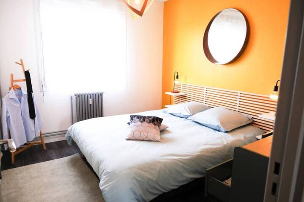 Entire apartment, Appartement de Ville Lumineux et Confort in Laval, Mayenne