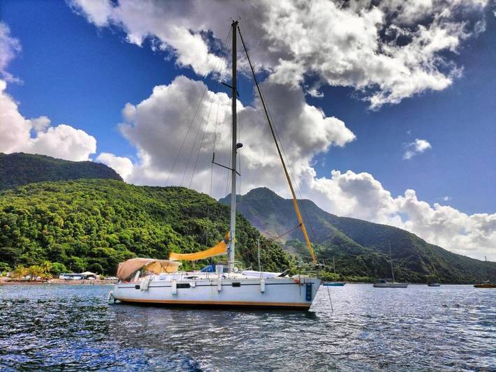 Bateau pour 2 personnes, avec terrasse, animaux acceptés en Guadeloupe
