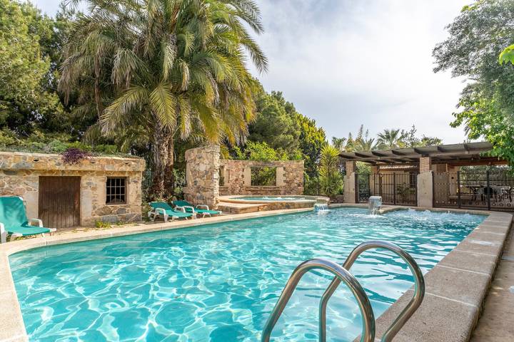 Landhaus für 8 Personen, mit Whirlpool und Garten sowie Kinderpool in Spanien