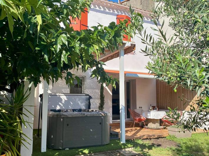 Location de vacances pour 2 personnes, avec Jacuzzi ainsi que Terrasse et Jardin à Conques-sur-Orbiel