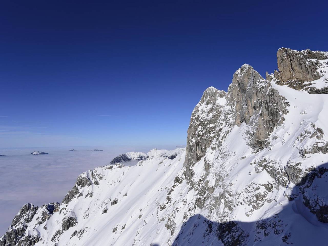 Ganze Ferienwohnung, Braun, Landhaus - "Edelweiß" - Ferienwohnung/2 Schlafräume/Dusche,Wc in Mittenwald, Bayerische Alpen