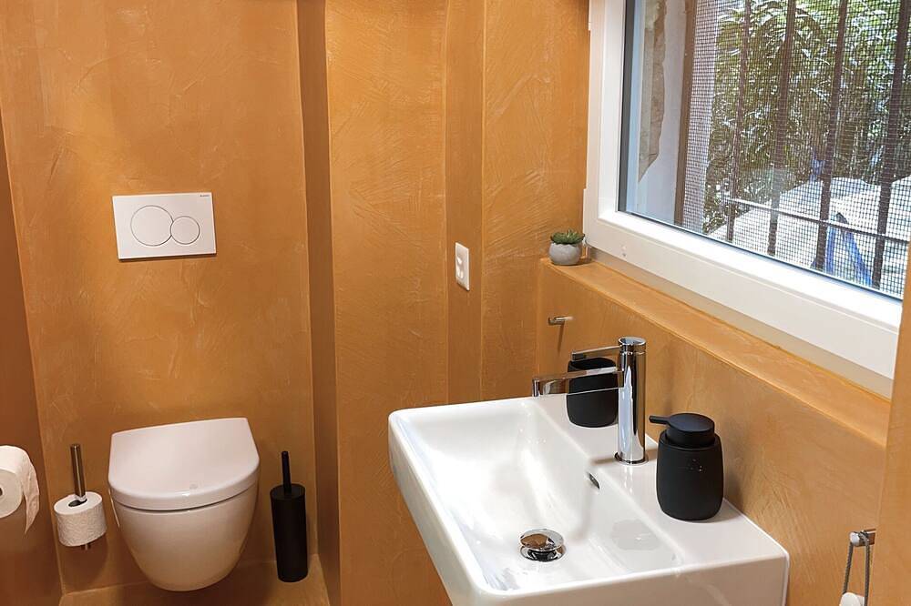 Ganze Wohnung, Gemütliche Ferienparadies mit direktem Seezugang und Terrassensitzplatz in Gambarogno, Lago Maggiore (Schweiz)