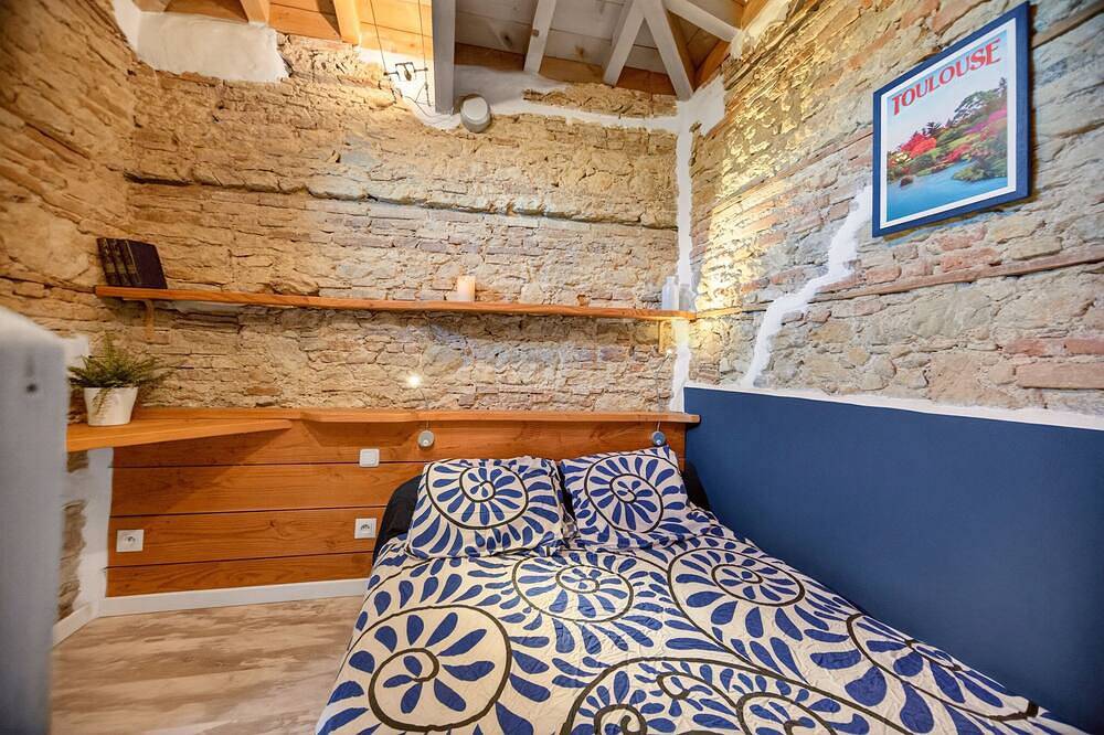 Pigeonnier de charme ~Piscine chauffée ~ Hammam ~ 3 chambres ~6 personnes in Villefranche-de-Lauragais, Canal du Midi