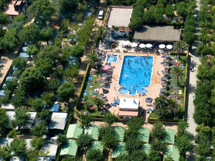 Camping La Masia - Mobilhome 4 personas - Mobile-Home 3 Habitaciones 4 Personas Aire Acondicionado + Tv in Els Pins Blanes, Blanes