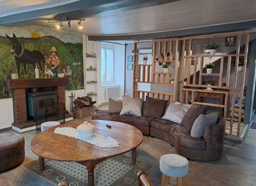Gîte pour 8 personnes, avec terrasse à Vollore-Ville