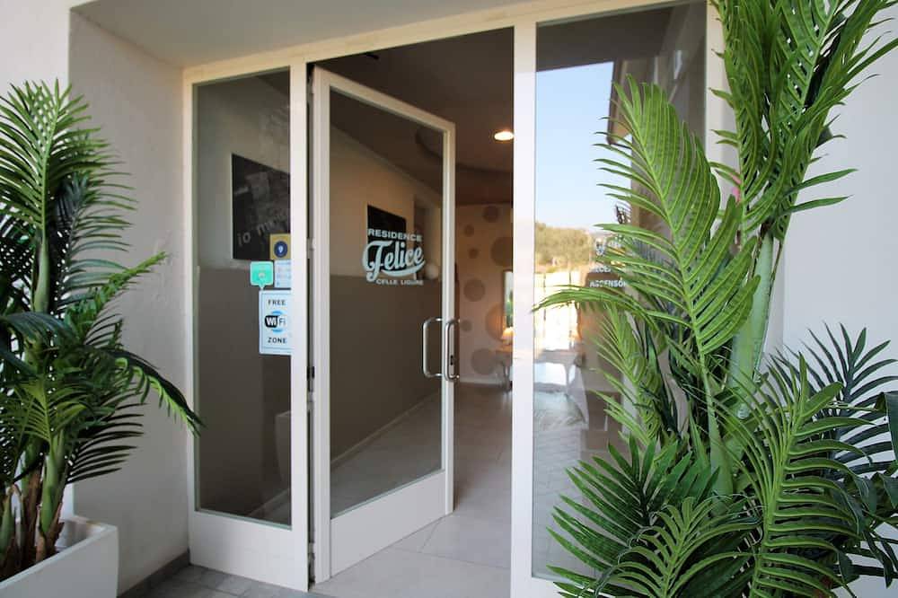 Appartamento intero, Il Biancospino 11-Residence Felice -14 alloggi a 300 metri dal mare,piscina,gara in Celle Ligure, Riviera di Ponente
