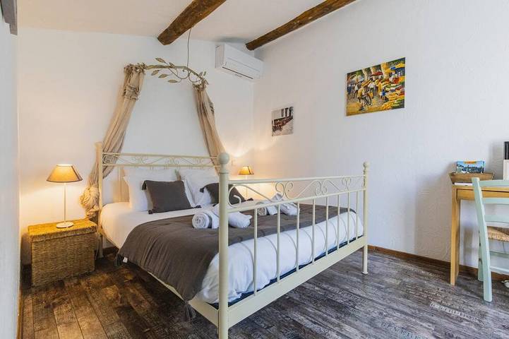 Appartement entier, Chambre d'hôte B&B Fleur de Coton Manon en Lubéron in Lagnes, Parc naturel régional du Luberon
