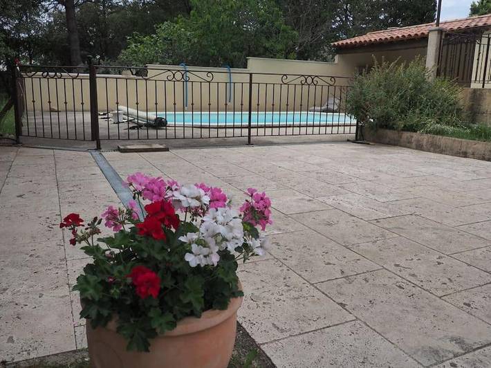 Gîte pour 2 personnes, avec piscine et jardin à Sorgues - 4