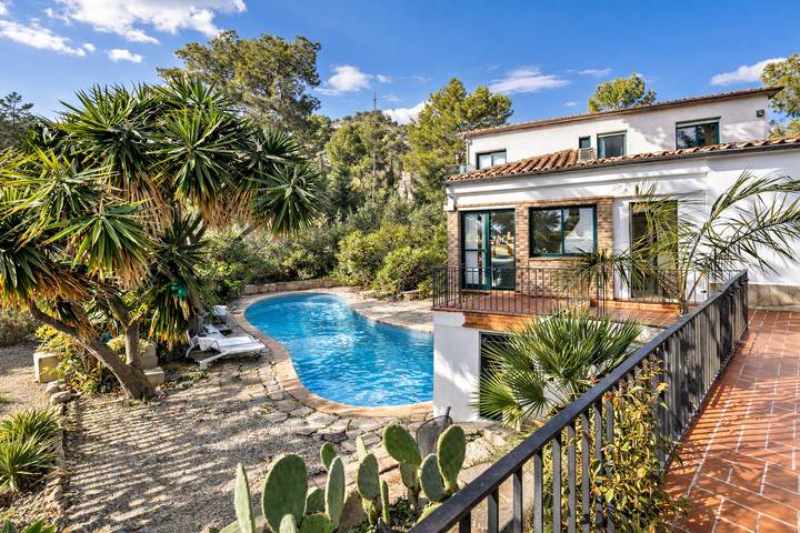 Villa für 10 Personen, mit Balkon und Terrasse sowie Garten in Castelldefels