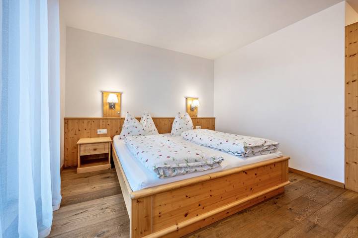 Entire apartment, Holiday Apartment "Maurerhof Abendrot" with Mountain View, Private Terrace & Wi-Fi in Vintl, Dolomiti Superski