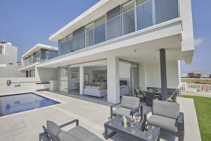 Location de vacances pour 7 personnes, avec vue sur l’océan ainsi que balcon et jardin à Chypre - 4