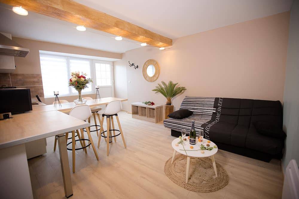 Appartement entier, ♥︎ Private Jacuzzi / Wifi / 4K Uhd Tv / Netflix… ♥︎ in Saint-Jean-Bonnefonds, Parc Naturel Régional du Pilat