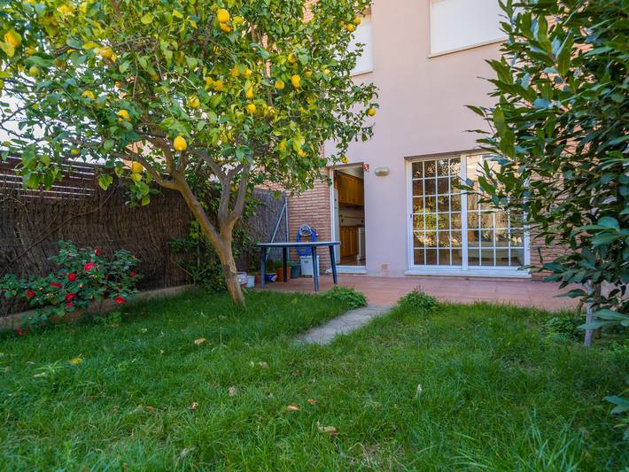 Stadthaus mit Garten, WLAN und Parkplatz nahe Strand in Santa Susanna in Santa Susanna, Maresme